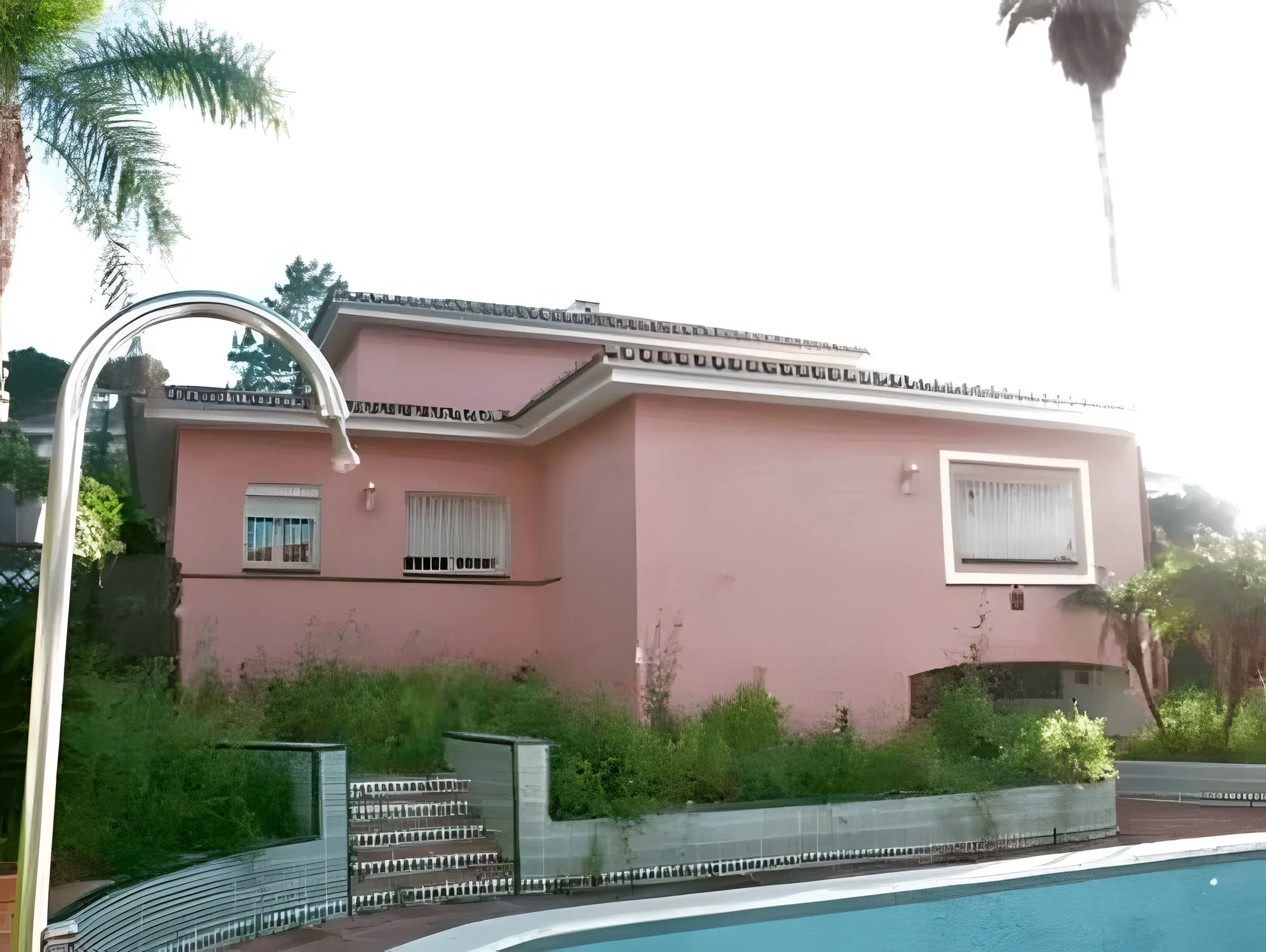 Antes: Fachada y piscina