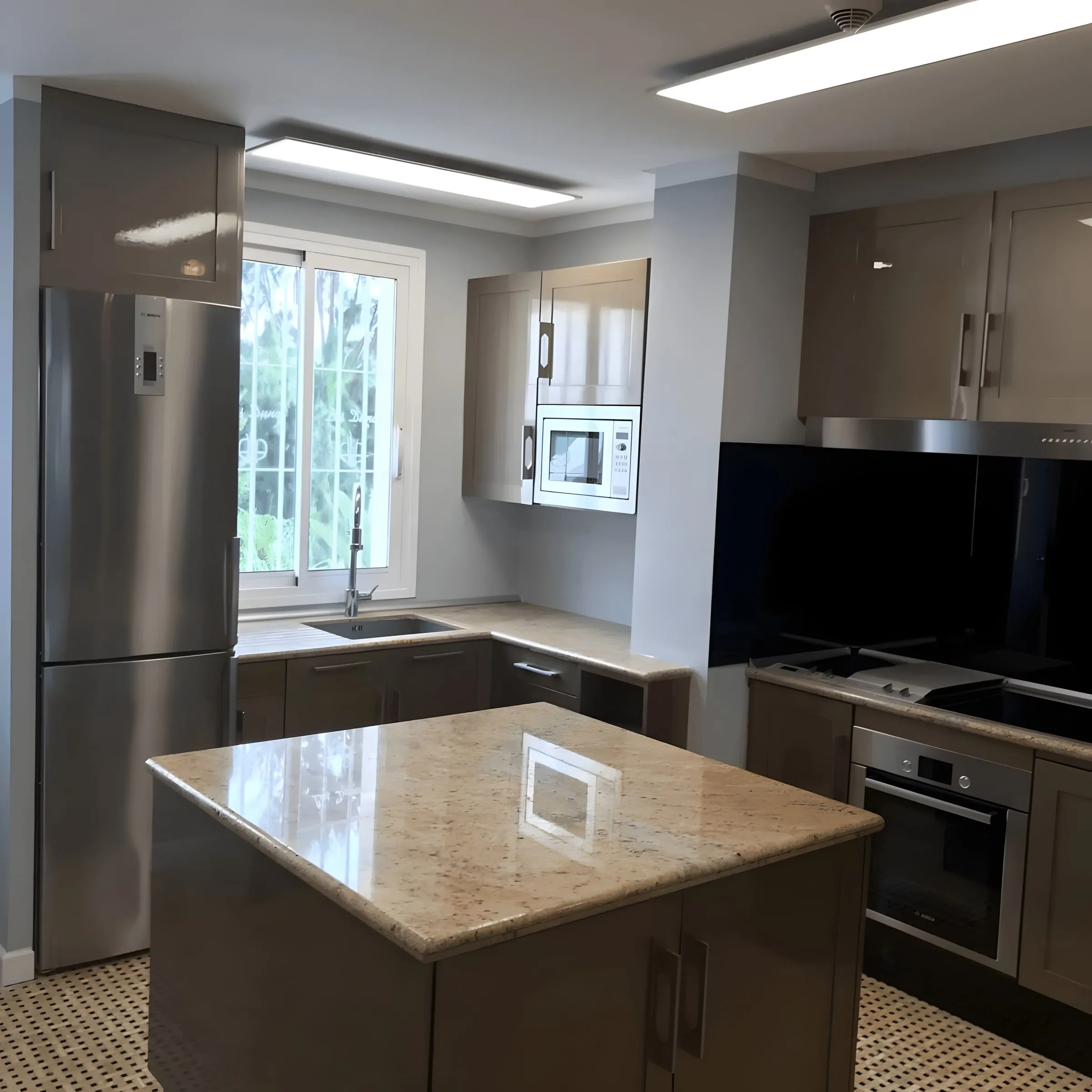 Cocina con electrodomésticos integrados